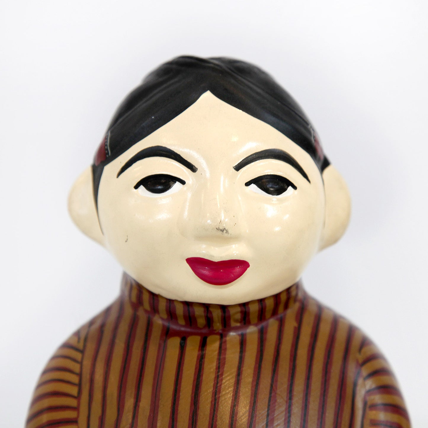 レトロな陶器のお人形(ワインレッド)