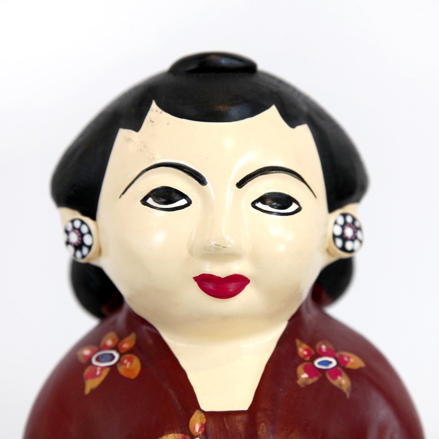 レトロな陶器のお人形(ワインレッド)