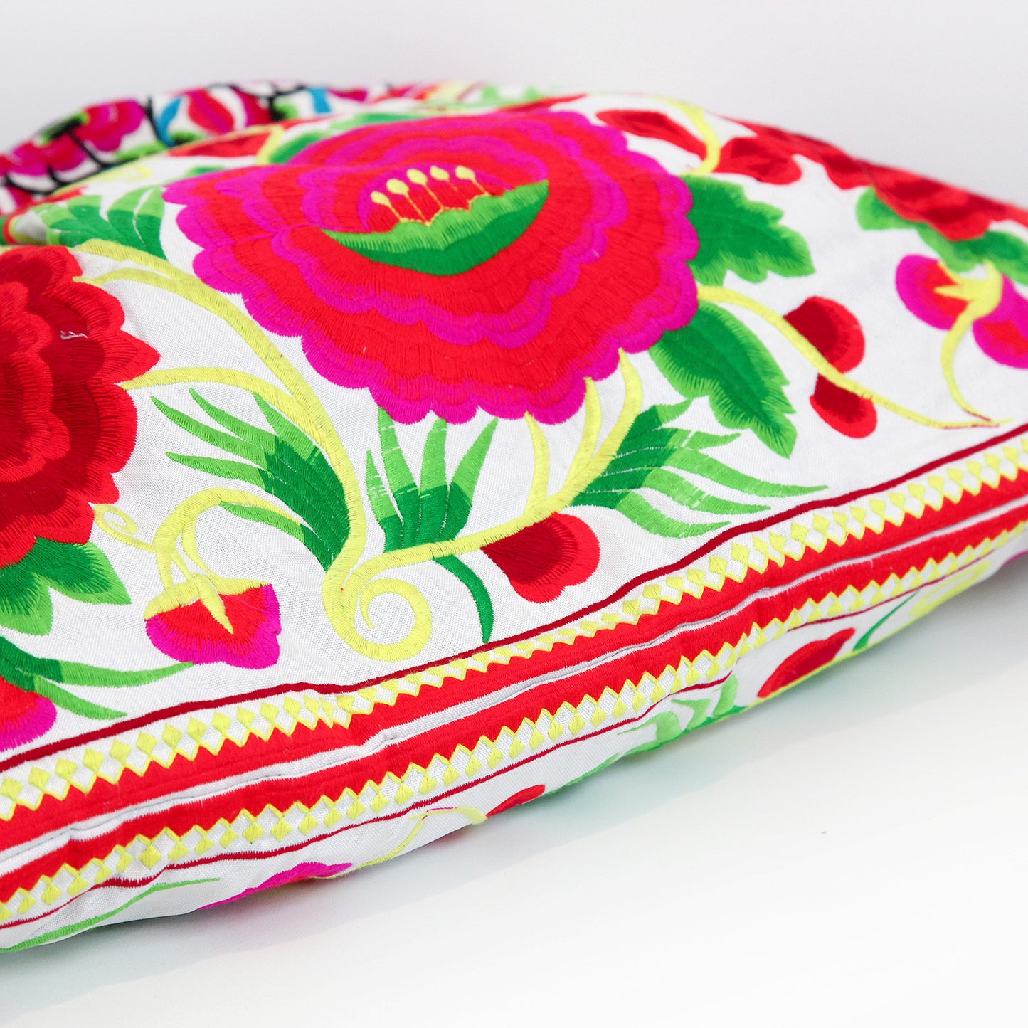 【タイ製】少数民族の刺繍バッグ(白)