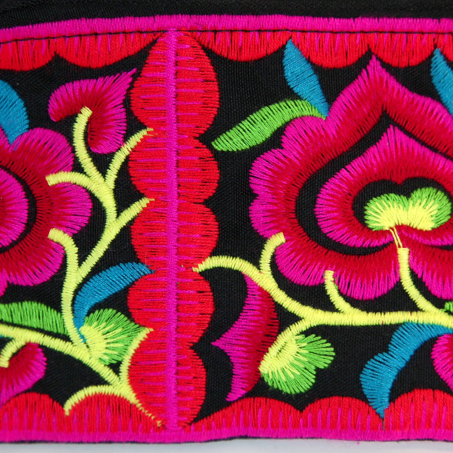 タイ製・刺繍ポーチ