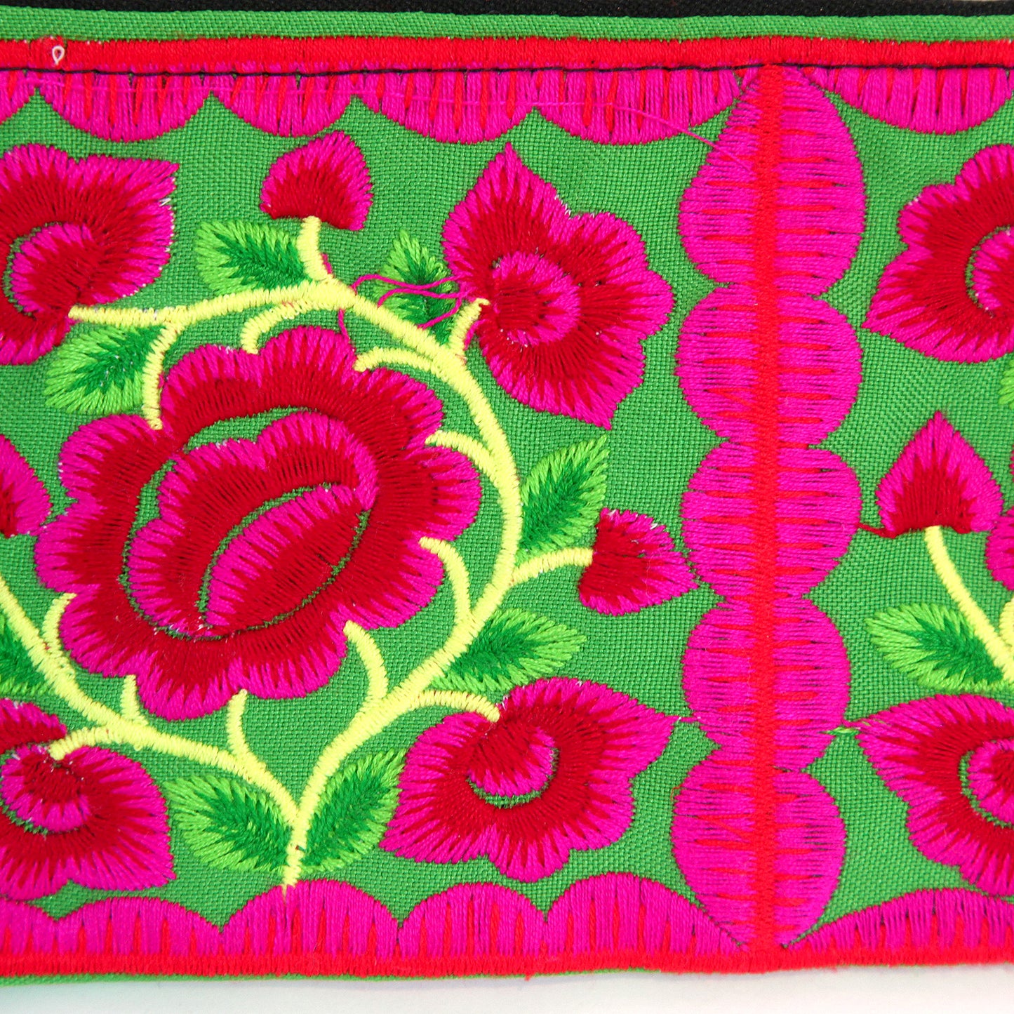 タイ製・刺繍ポーチ
