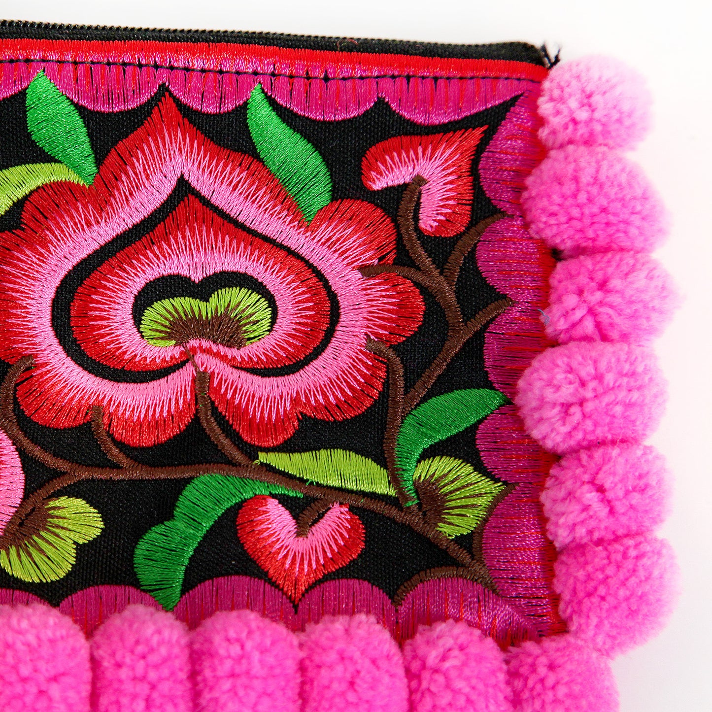 タイ製・刺繍ポーチ(ボンボン付・ピンク)