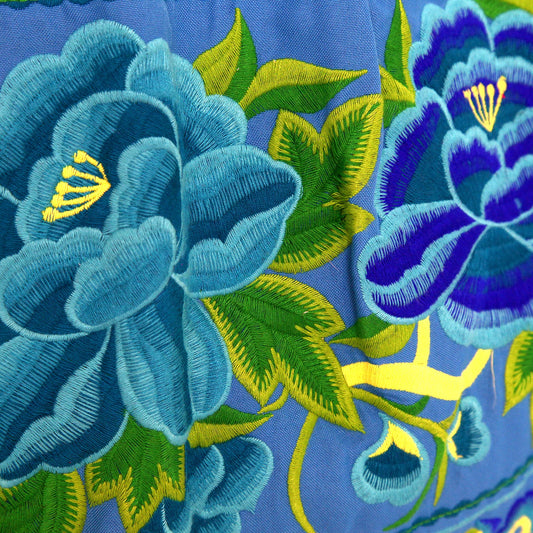 雲南省の少数民族文化が香るバッグ♪追加しました。