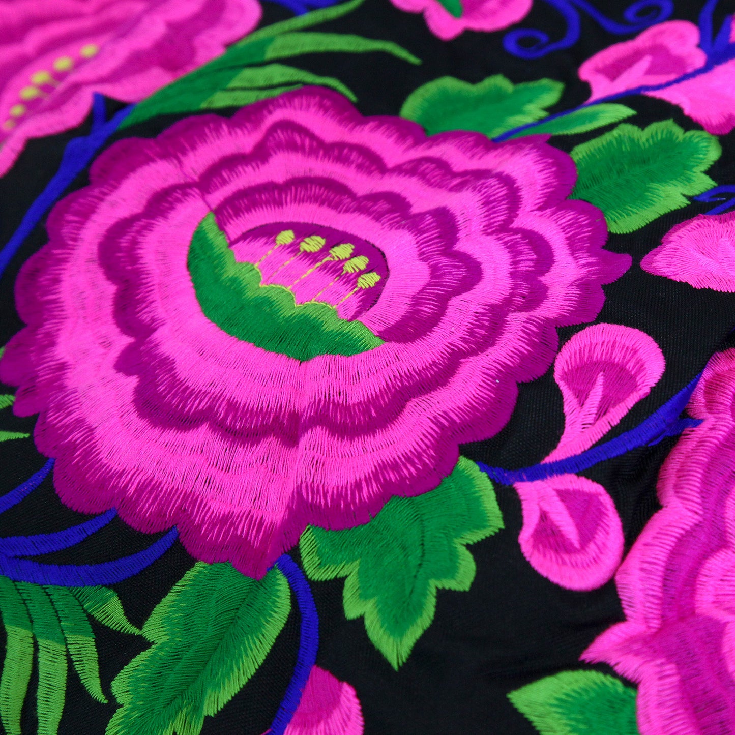 【中国・雲南省】少数民族・刺繍バッグ　青地にピンクの花