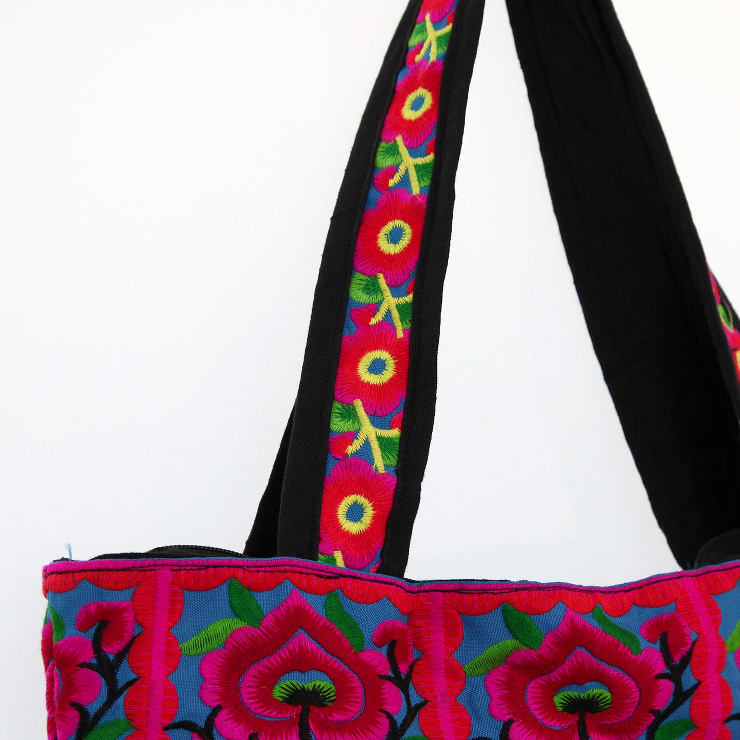 【中国・雲南省】少数民族・刺繍バッグ　青地に赤い花