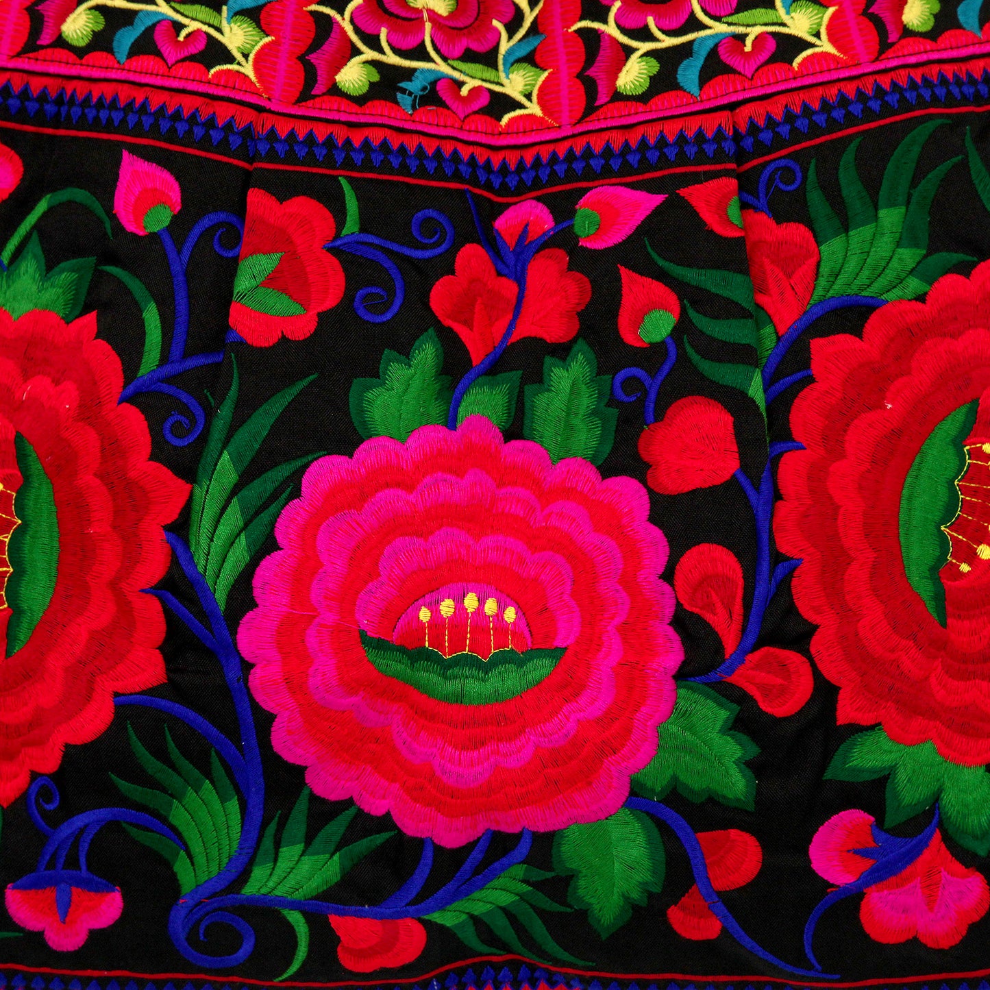 【中国・雲南省】少数民族・刺繍バッグ 紅い花