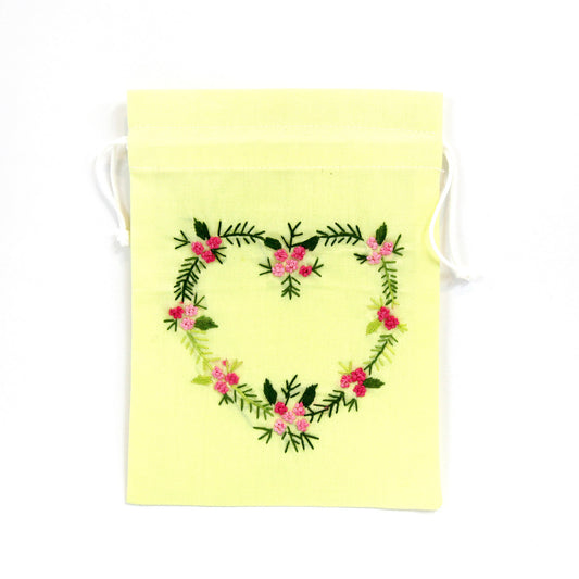 刺繍入り巾着（イエロー・ハート花柄）