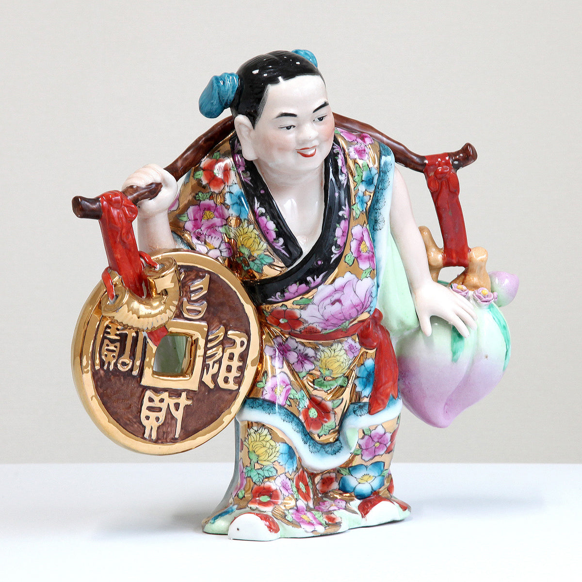 金貨と桃を担ぐ子ども｜陶製置き物【貴重】