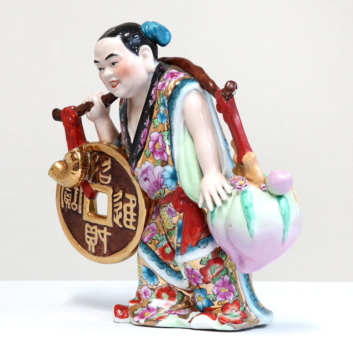 金貨と桃を担ぐ子ども｜陶製置き物【貴重】
