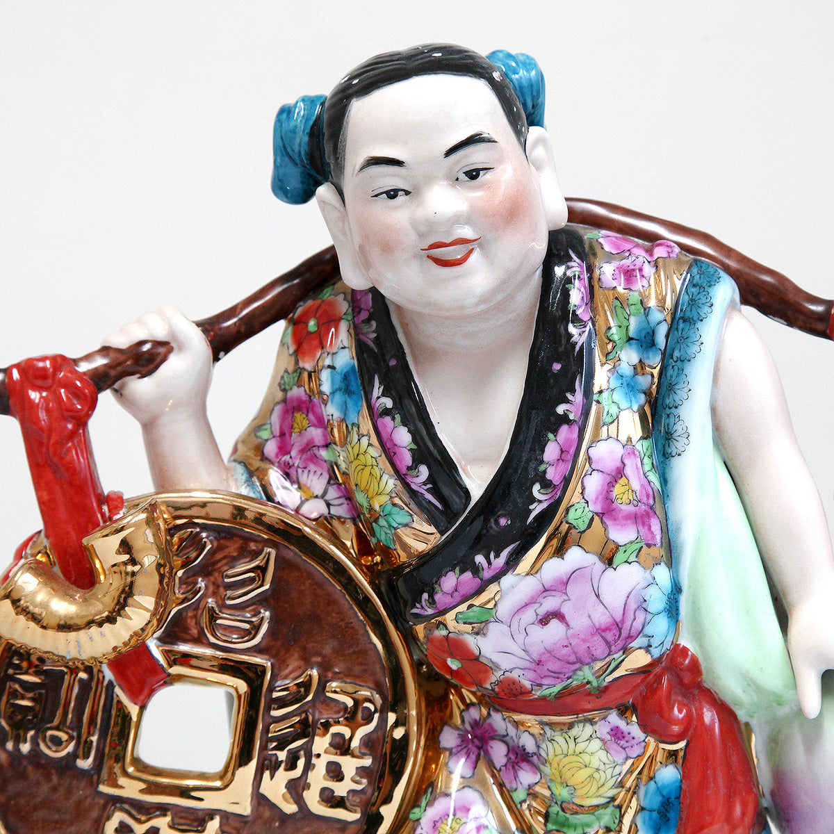 金貨と桃を担ぐ子ども｜陶製置き物【貴重】